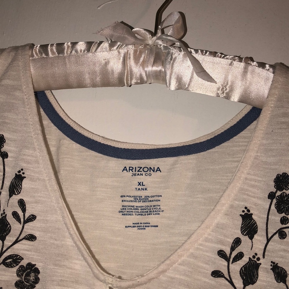 Tank Top w/ruffles - Picture 2 of 4